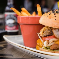 Bistrino - Una de las consentidas de la casa, Burger Bistrino. Y sí, tiene portobello crujiente.