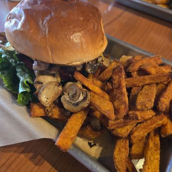 Bun Street - Customized burger - Burgers Near Me - West Covina, California Bun Street - Customized burger - Burgers Near Me - West Covina, California