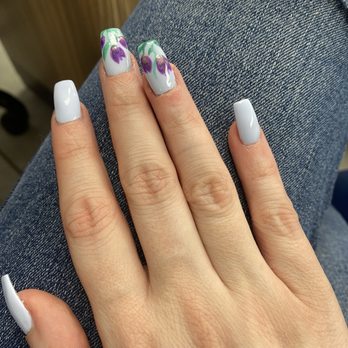Aqua Nails Spa - Beautiful tulip nails for spring by Trina! - Nail Salons Near Me - Farmington Hills, Michigan Aqua Nails Spa - Beautiful tulip nails for spring by Trina! - Nail Salons Near Me - Farmington Hills, Michigan