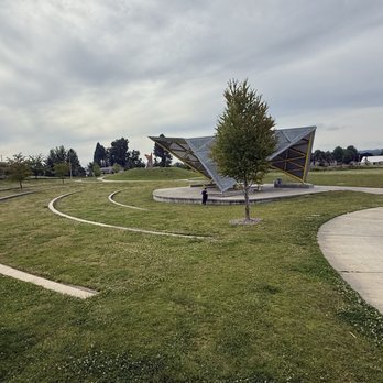 Luuwit View Park - Amphitheater and big open space near the upper parking area. - Parks Near Me - Portland, Oregon