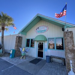 Sandshaker Lounge & Package Store - The Enteance