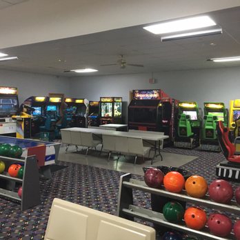 Maple Lanes - Good sized arcade. Plenty of fun games. - Bowling Near Me - Claremont, New Hampshire