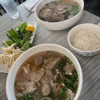 Chopstick and Rice - Combo Pho Noodle Soup with extra noodles - Vietnamese Near Me - Honolulu, Hawaii