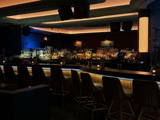 Willis Show Bar by null