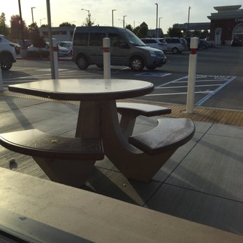 In-N-Out Burger - Outdoor seating too - Burgers Near Me - Alameda, California In-N-Out Burger - Outdoor seating too - Burgers Near Me - Alameda, California