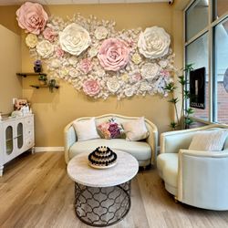 Highland Spa - Waiting Seating area