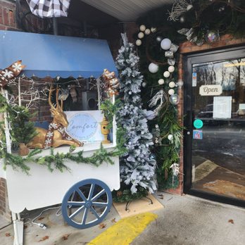 Comfort Kitchen Cafe - All decorated for Christmas - Coffee & Tea Near Me - Kinnelon, New Jersey