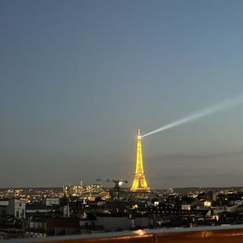 Perruche - So picturesque - French Near Me - Paris, 75 Perruche - So picturesque - French Near Me - Paris, 75