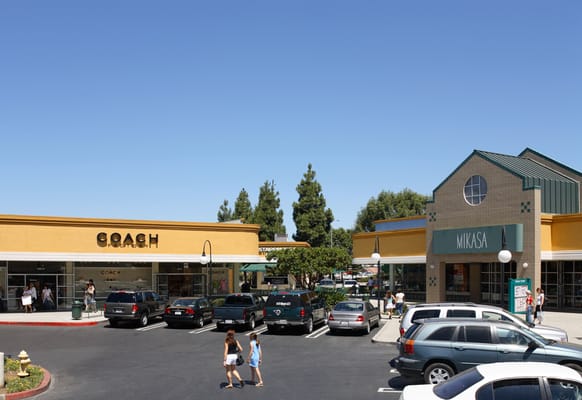 Gilroy Premium Outlets by null