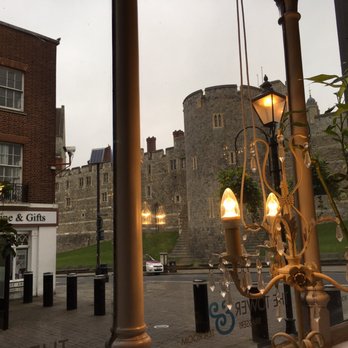 Harte & Garter Hotel - View of Windsor Castle from dining room - Hotels Near Me - Windsor, WNM