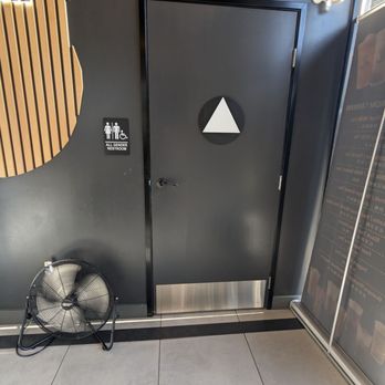 Wushiland Boba - Restroom - Bubble Tea Near Me - Cerritos, California Wushiland Boba - Restroom - Bubble Tea Near Me - Cerritos, California