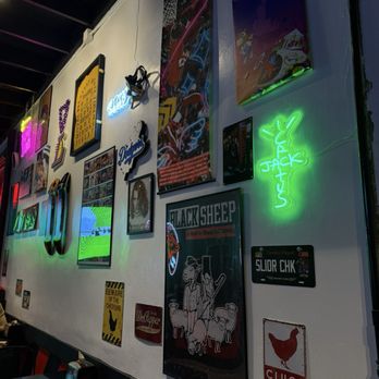 Bred Hot Chicken - Interior - Chicken Wings Near Me - Costa Mesa, California