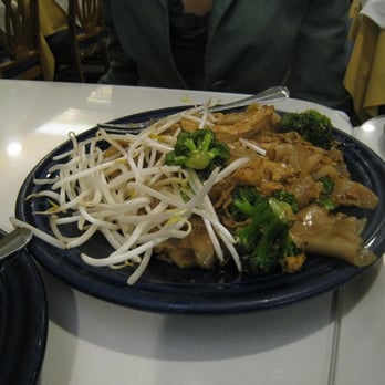Amarin Thai Cuisine - Pad See Ew with Chicken - Thai Near Me - Mountain View, California Amarin Thai Cuisine - Pad See Ew with Chicken - Thai Near Me - Mountain View, California