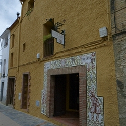 Cellers de Gratallops - Entry on the street