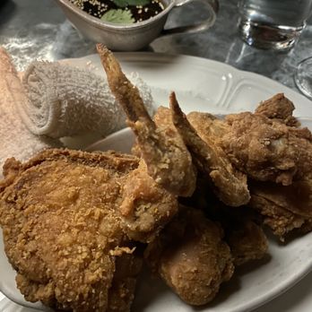 Au Cheval - General Jane 's Honey - Fried Chicken with the sauce on the side. - Bars Near Me - Chicago, Illinois