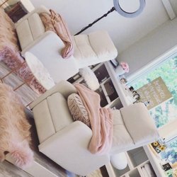 Lash Loft Maui - Super comfortable and lush recliners for waxing and lash services.