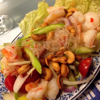 Ah-Hua - Glass noodle salad with shrimp and cashews. - Thai Near Me - Zürich, ZH