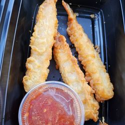 Pokitomik - 3 piece shrimp tempura with excellent spicy sweet and sour sauce