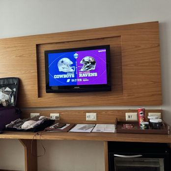 Windsor Excelsior - Small tv and mini bar an not much else - Hotels Near Me - Rio de Janeiro, RJ Windsor Excelsior - Small tv and mini bar an not much else - Hotels Near Me - Rio de Janeiro, RJ