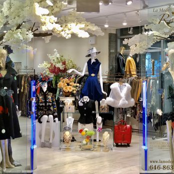 La Mode Royale - Entrance inside the New York Midtown Hilton Hotel. - Women's Clothing Near Me - New York, New York