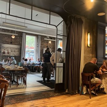 The Darling Oyster Bar - Seafood Near Me - Charleston, South Carolina