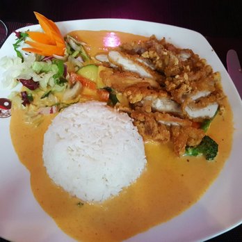 Duck & Curry - Crispy chicken with red curry, highly recommend! - Thai Near Me - Nuremberg, BY