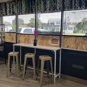 Mercedes’ Dessert Bar - Sitting area - Desserts Near Me - Cheektowaga, New York