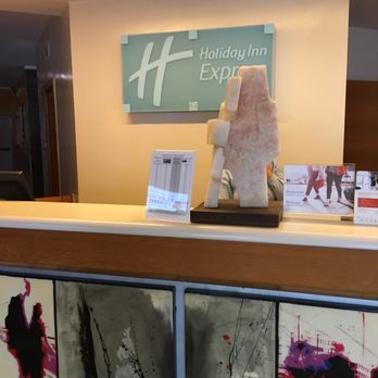 Holiday Inn Express - Lobby - Hotels Near Me - Case Nuove, Virginia