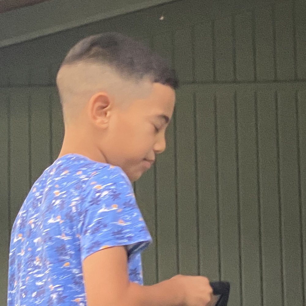 Terrible "fade" . Asked specifically for a low skin fade. Terrible "fade" . Asked specifically for a low skin fade.