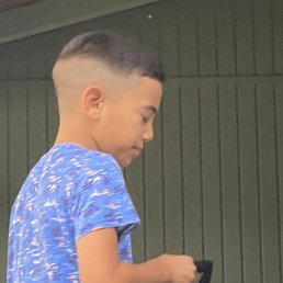Terrible "fade" . Asked specifically for a low skin fade.
