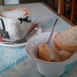 Sidrería Galicia Gong - Las míticas patatas cabrales con el café
