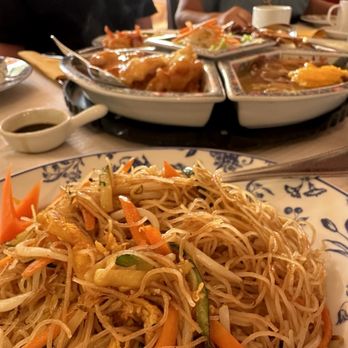 Restaurante Palacio da China - Rice noodles and 2 person meal C - roasted orange duck; beef, prawn and chicken - Chinese Near Me - Lagos, 08 Restaurante Palacio da China - Rice noodles and 2 person meal C - roasted orange duck; beef, prawn and chicken - Chinese Near Me - Lagos, 08
