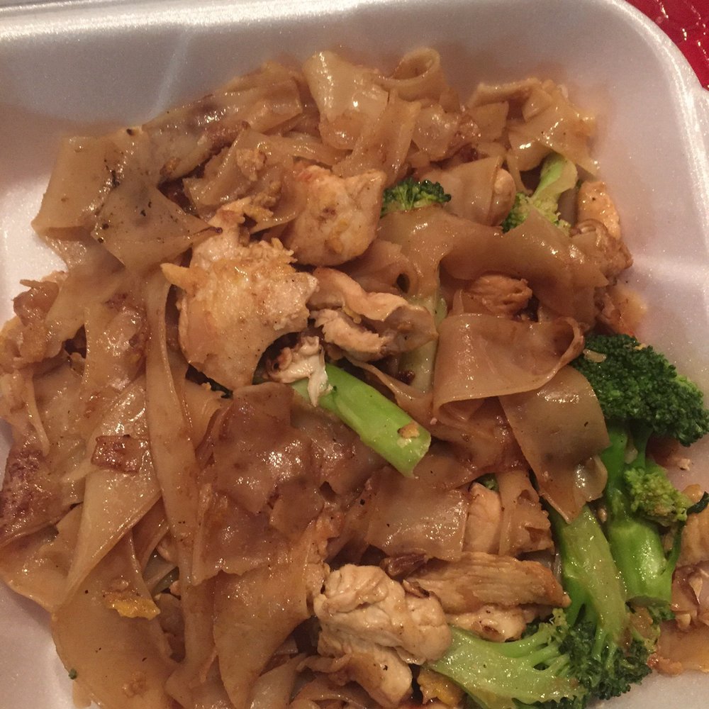 Bangkok BBQ - Chicken padseeyew - Thai Near Me - Walnut, California Bangkok BBQ - Chicken padseeyew - Thai Near Me - Walnut, California