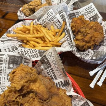 Chia Chick-Pie - G Pie(Chicken Cutlet) - Dark Meat, G Pie(Chicken Cutlet) - Dark Meat, Chicken Wings, and French Friess - Taiwanese Near Me - Miramar, Florida