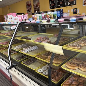 The 5280 Donuts - Display case - Donuts Near Me - Broomfield, Colorado