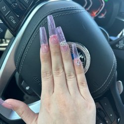 Tipsy's Nail Salon - The crookedness