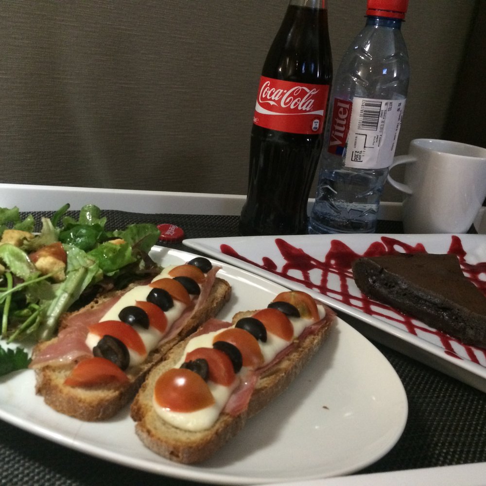 Holiday Inn - Room service - Hotels Near Me - Paris, 75