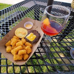 Sugarloaf Mountain Vineyard - Sangria (had half) and DM Sliders Classic w/Tots (food truck) 6.11.23)