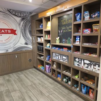 Hampton Inn & Suites Ashland - Snack store - Hotels Near Me - Ashland, Ohio