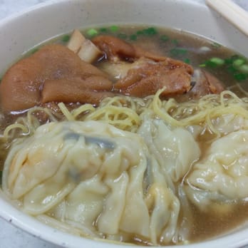 民園麵家 - Pork knuckle (Pig's feet) and dumpling noodle soup - Cantonese Near Me - Hong Kong, HK