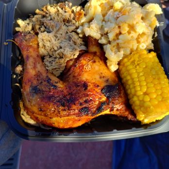 The Hangry Bear - Chicken, Mac and cheese, with corn - Personal Chefs Near Me The Hangry Bear - Chicken, Mac and cheese, with corn - Personal Chefs Near Me