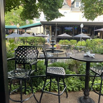 McGurk's - Patio - Pubs Near Me - Saint Louis, Missouri