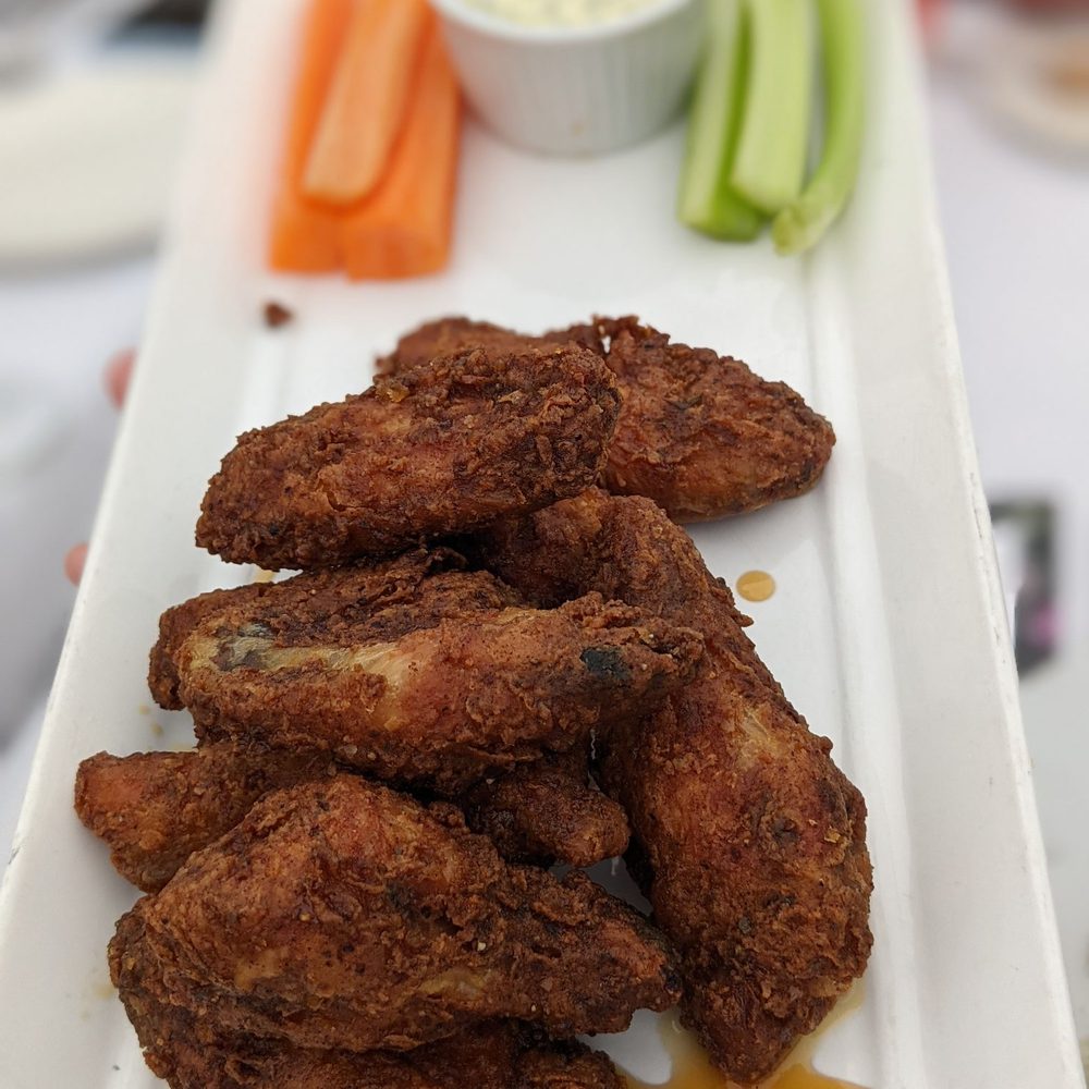 Crispy fried chicken wings - one pound Crispy fried chicken wings - one pound