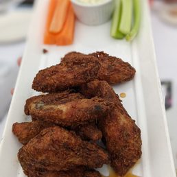 Crispy fried chicken wings - one pound
