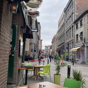 Crêperie Chez Suzette - Outside seating - Creperies Near Me - Montreal, Quebec Crêperie Chez Suzette - Outside seating - Creperies Near Me - Montreal, Quebec