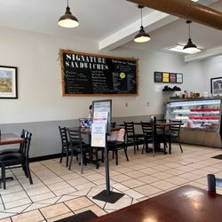 O'Briens Deli - Dining area