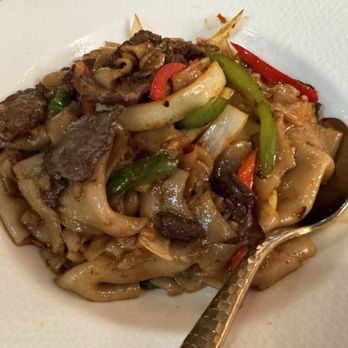 Sawatdee Thai Restaurant - Drunken Noodle - Thai Near Me - Arlington, Virginia