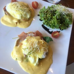 Eggs benedict