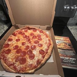 Pizzaro's Pizzeria - Large pepperoni pizza