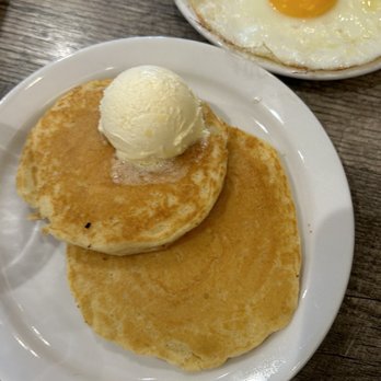 Le Peep - Side Pancakes - Breakfast & Brunch Near Me - Loveland, Ohio Le Peep - Side Pancakes - Breakfast & Brunch Near Me - Loveland, Ohio